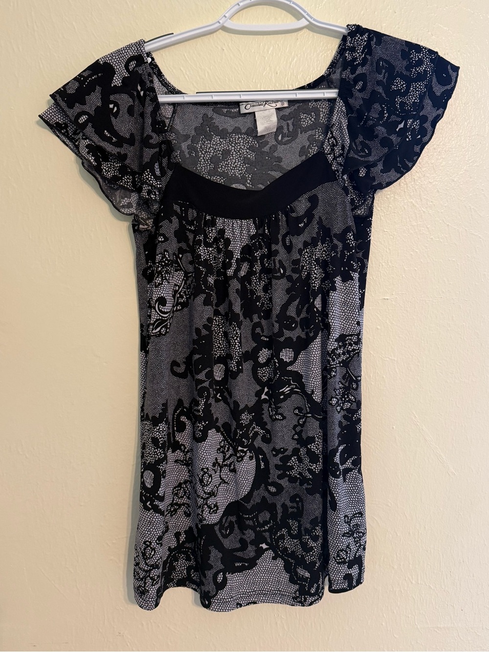 Claudia Richard Classic Black & White Floral Ruffle Sleeve Top